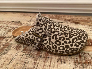 Picnic Leopard Clogs